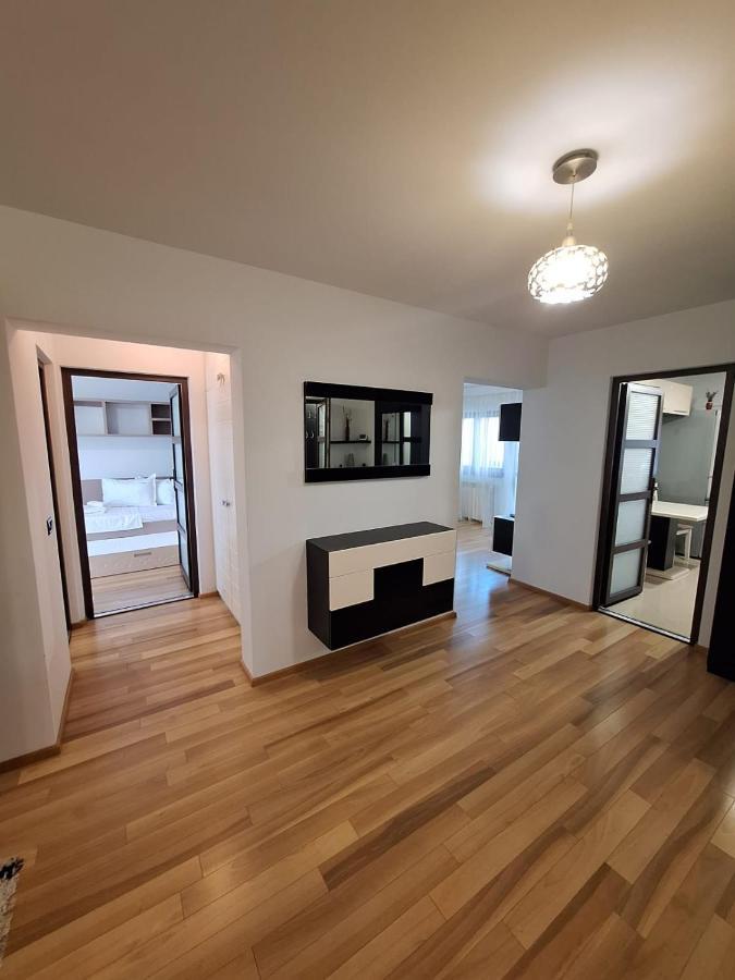 Urban George Enescu 4 Beedroom Apartment Suceava Ngoại thất bức ảnh